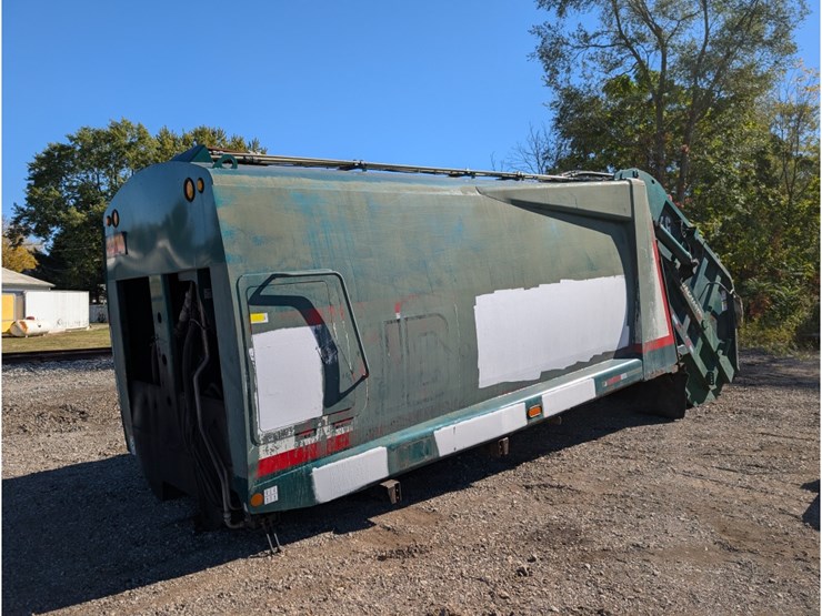 loadmaster-sxl27-trash-compactor-image-1