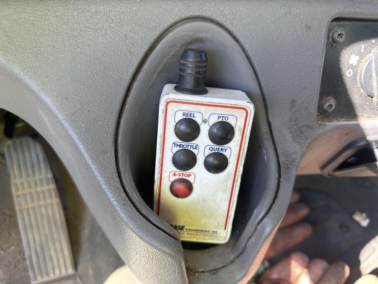 2013-freightliner-m2-106-image-44