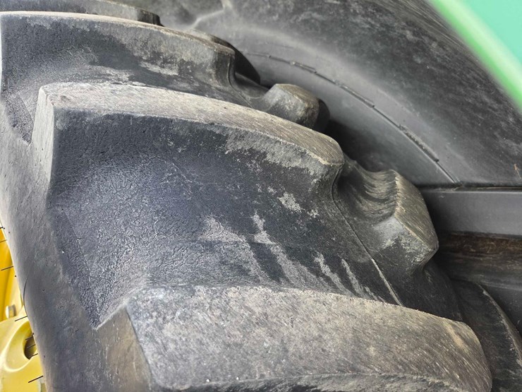 2012-john-deere-8285r-image-47