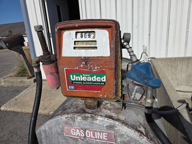300-gallon-fuel-tank-w/-gas-boy-pump-image-2
