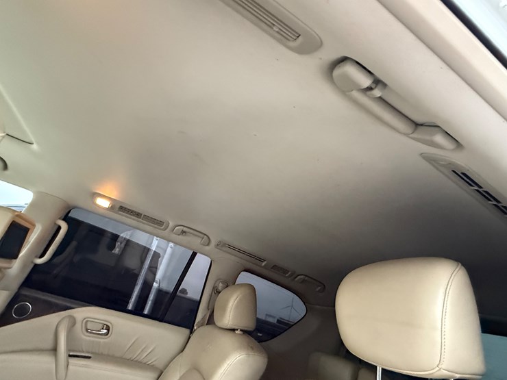 2012-infiniti-qx56-image-31