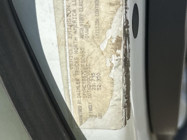 2013-freightliner-m2-106-image-79