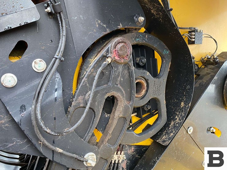 new-holland-340-image-47