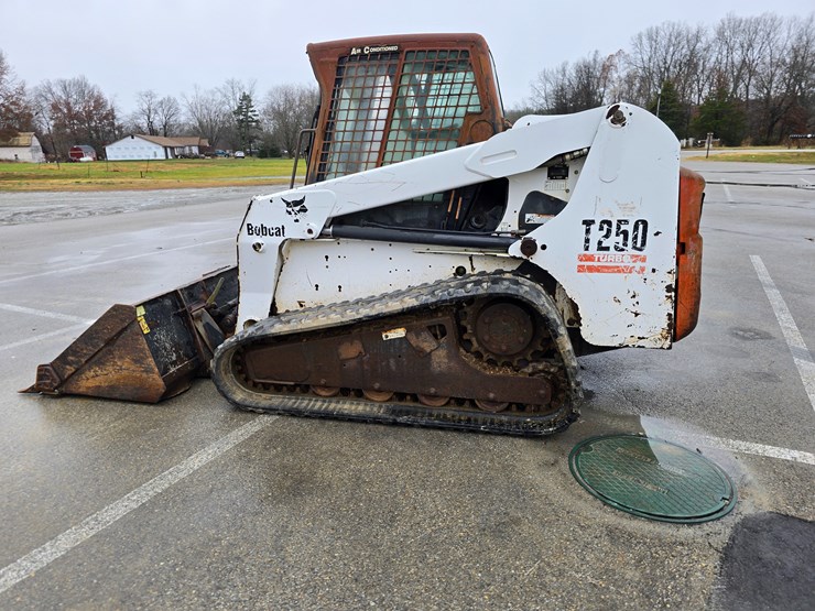 bobcat-t250-image-11