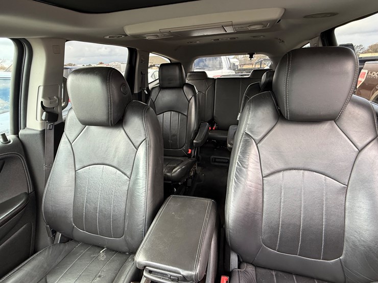 2015-chevrolet-traverse-image-32