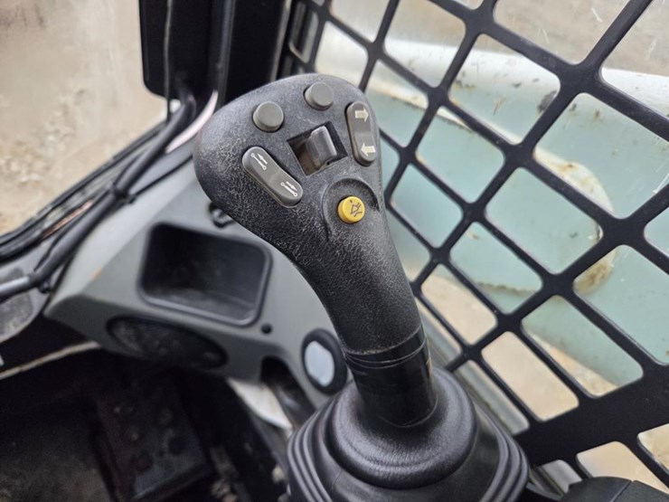 2020-bobcat-t740-image-41