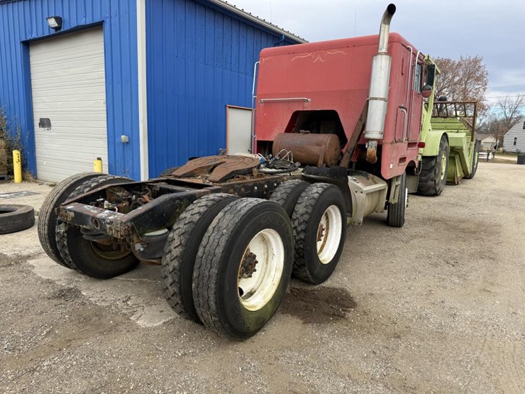 #1193-•-1984-peterbilt-cab-over-truck-tractor-image-8