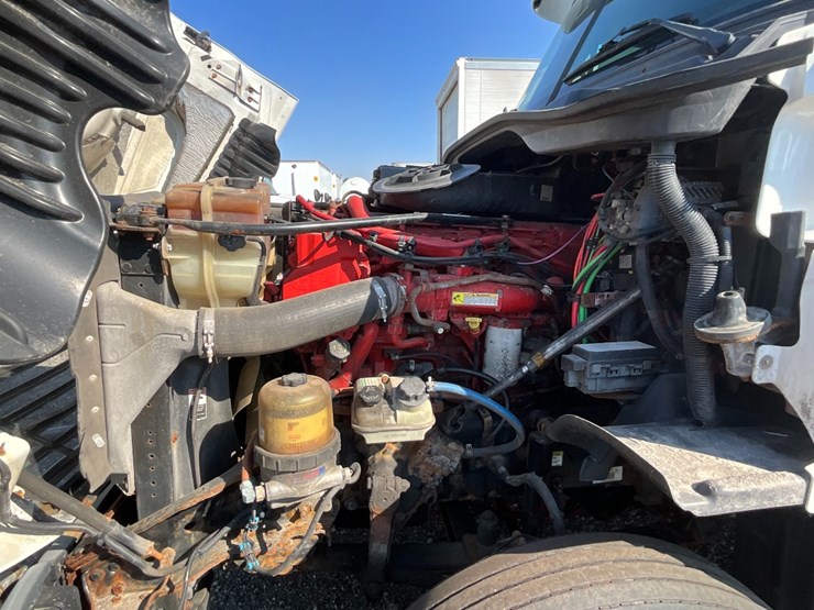 2016-freightliner-ca125-day-cab-image-16