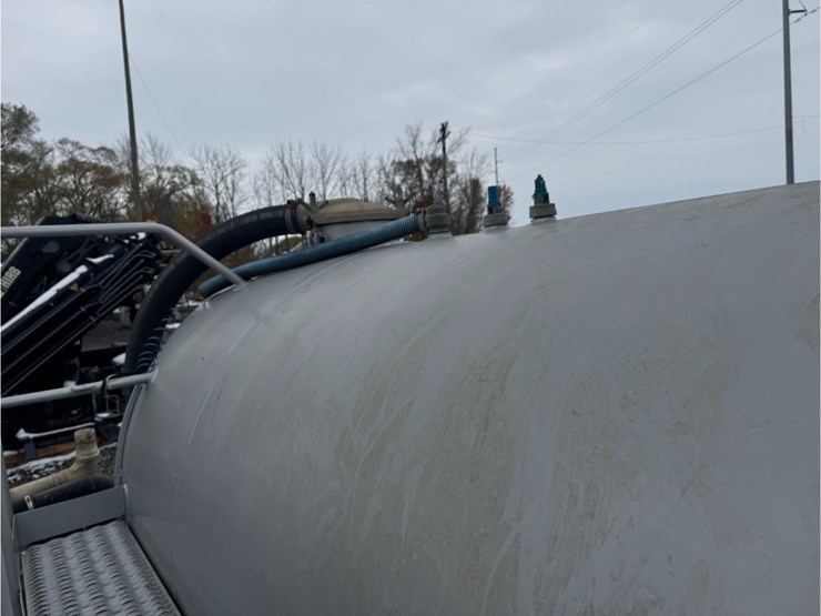 2012-90-bbl-tanker-take-off-w/-pumps-image-10