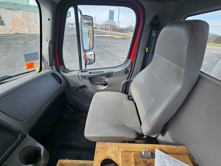 2018-freightliner-s2g-image-51