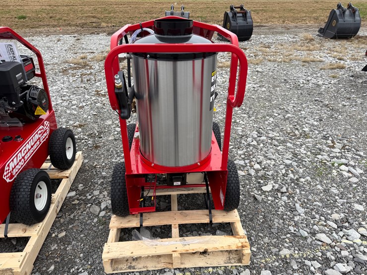 #4-•-unused-magnum-4000-series-hot-water-pressure-washer-inv#33543-image-5