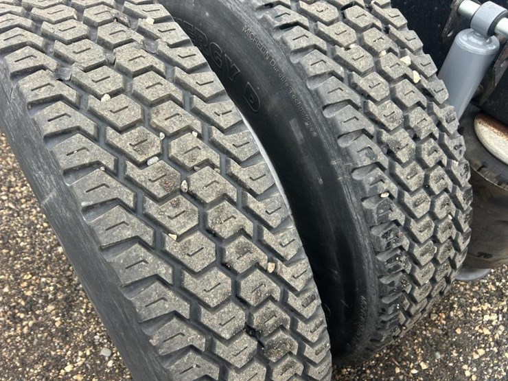 #1676-•-2015-volvo-vnl-day-cab-truck-tractor-image-59