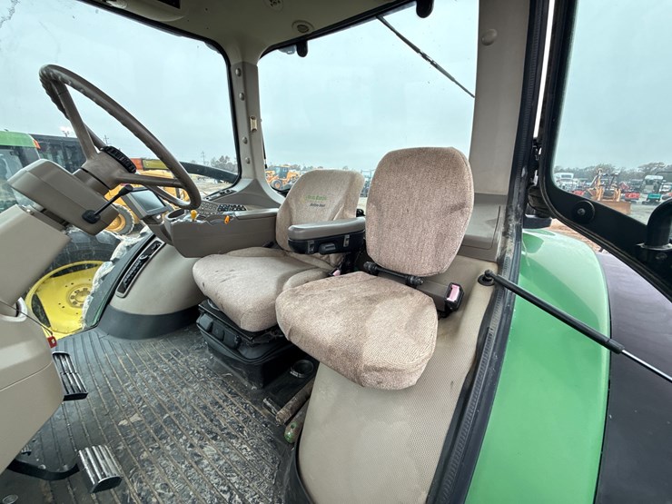 john-deere-8320r-image-39