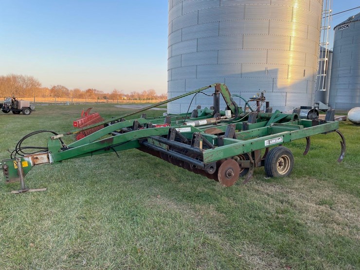 farmhand-soil-saver-13-shank-disc-chisel-image-20