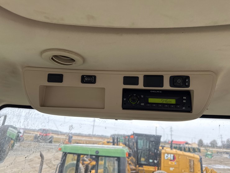 john-deere-8320r-image-48