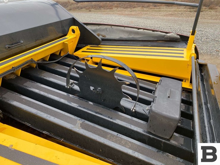 new-holland-340-image-61