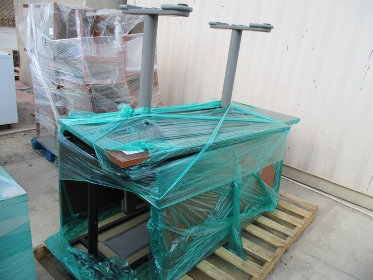 lot-of-(5)-office-tables-image-1