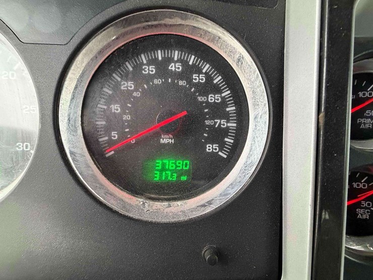 2012-kenworth-t800-image-8