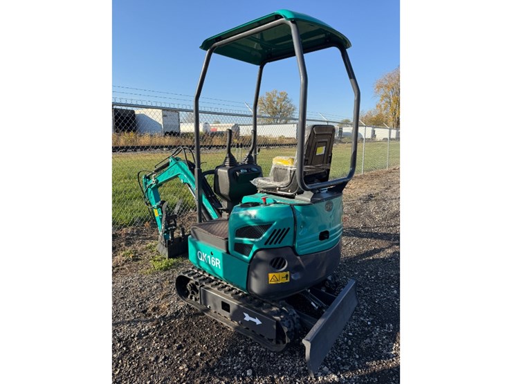 cfg-qk16r-mini-excavator-w/-hydraulic-thumb-image-4