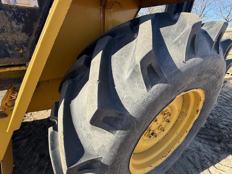 #1975-•-massey-ferguson-14k-forklift-image-30