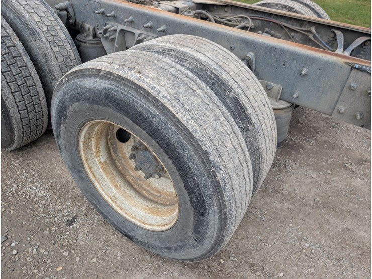 2012-international-7600-image-12