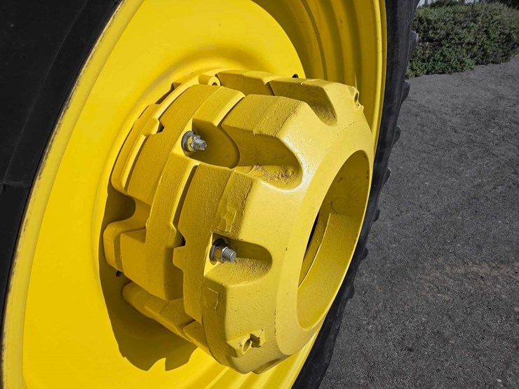 2012-john-deere-8285r-image-27