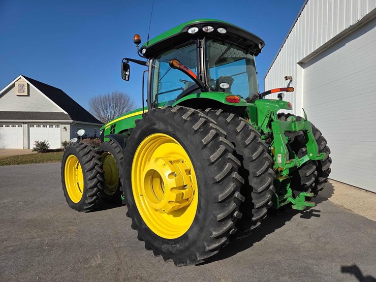 2012-john-deere-8285r-image-30