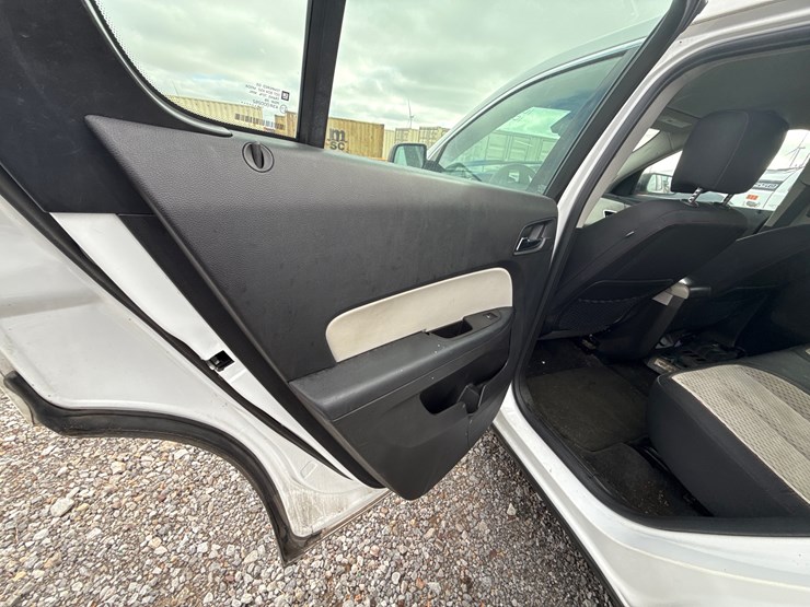 2015-chevrolet-equinox-image-10