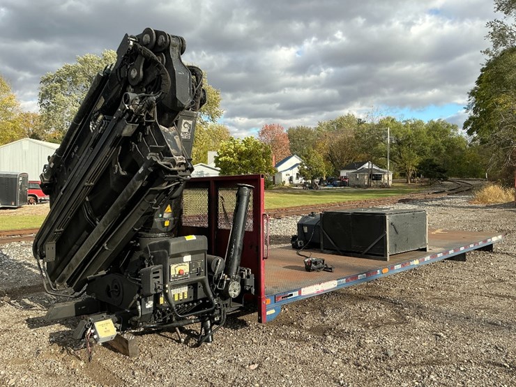 2013-hiab-xs-322-hipro-knuckle-crane-w/-8'x24'-steel-flatbed-image-1