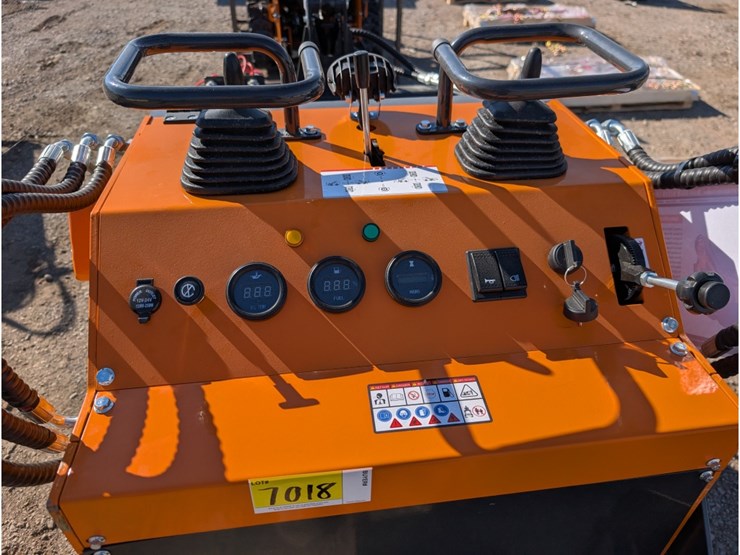 landhonor-ldh-ht380-mini-skid-steer-image-8