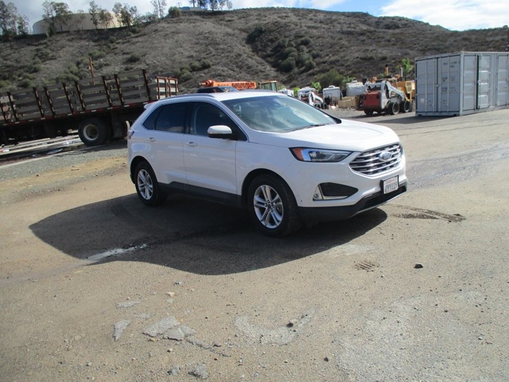 2019-ford-edge-sel-image-2