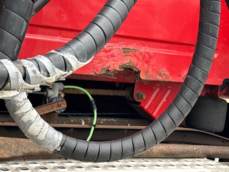 2011-volvo-10-image-44