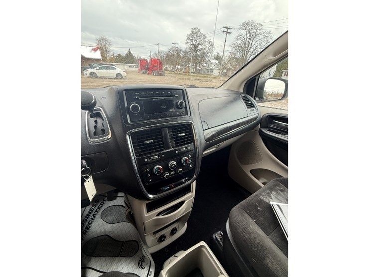 2016-dodge-grand-caravan-image-16