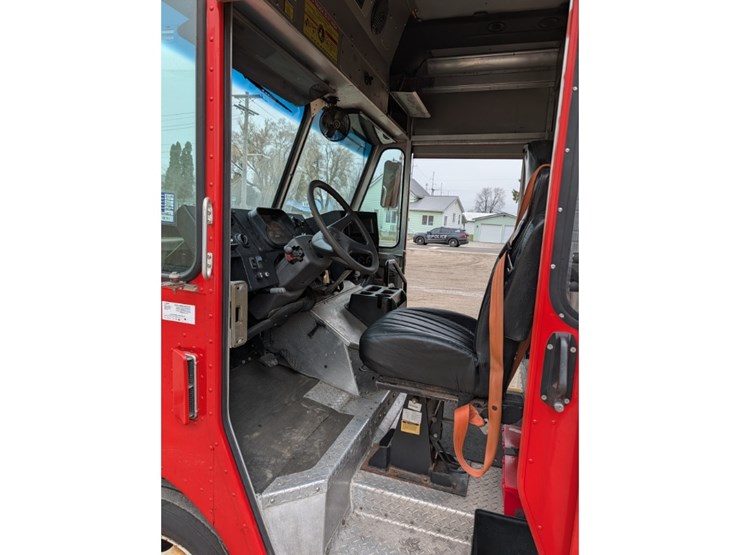 2017-freightliner-mt55-image-12