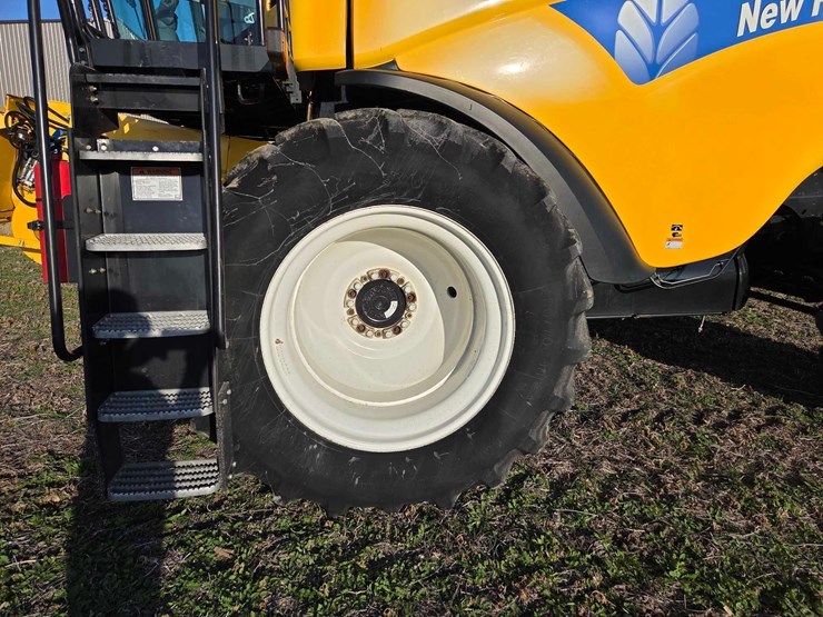 2010-new-holland-cr9065-image-16