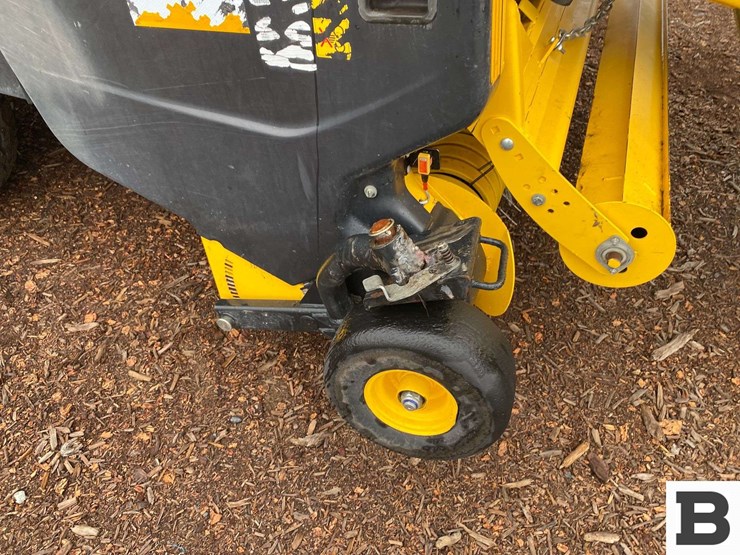 new-holland-340-image-49