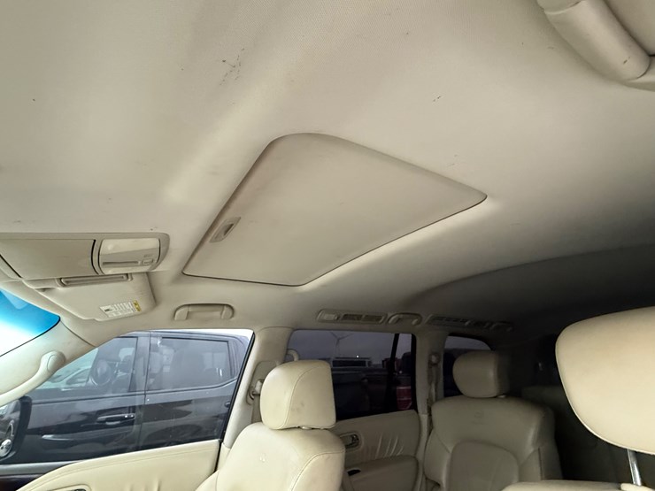 2012-infiniti-qx56-image-40