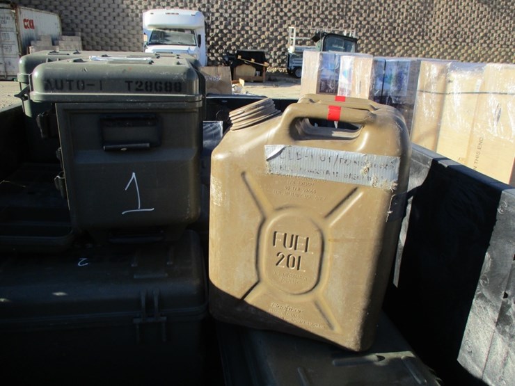 lot-of-plastic-liquid-storage-container,-image-4