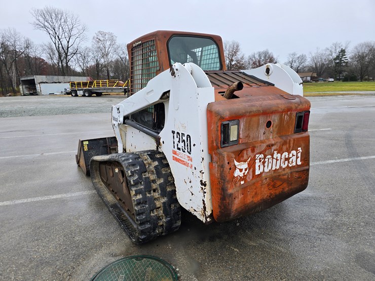 bobcat-t250-image-15