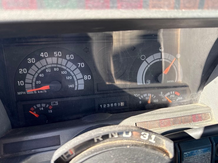 2001-chevy-c6500-truck-image-28