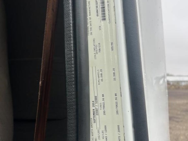 #1676-•-2015-volvo-vnl-day-cab-truck-tractor-image-69