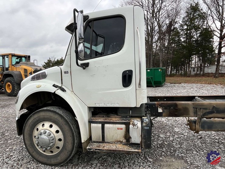 2013-freightliner-m2-s/a-cab-&-chassis-image-18