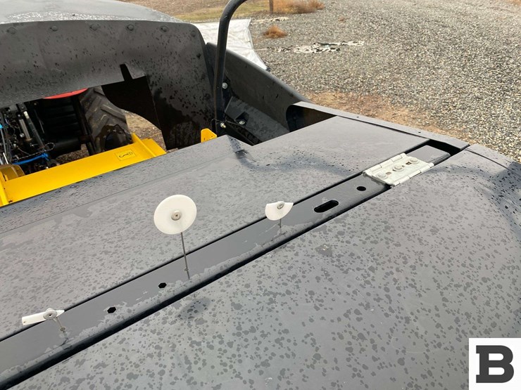 new-holland-340-image-55