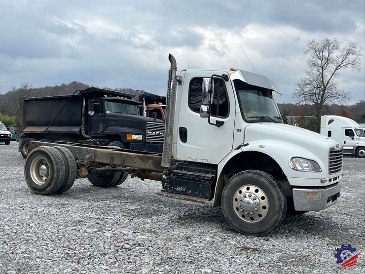 2013-freightliner-m2-s/a-cab-&-chassis-image-6