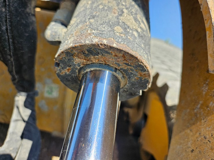 2023-caterpillar-299d3-image-80