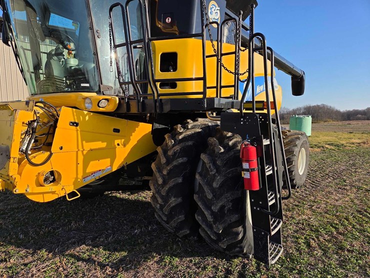 2010-new-holland-cr9065-image-14