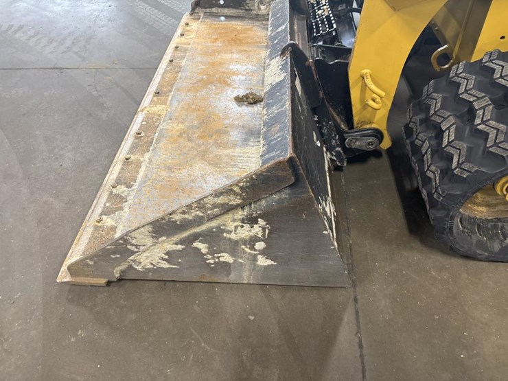 2018-caterpillar-228-image-30