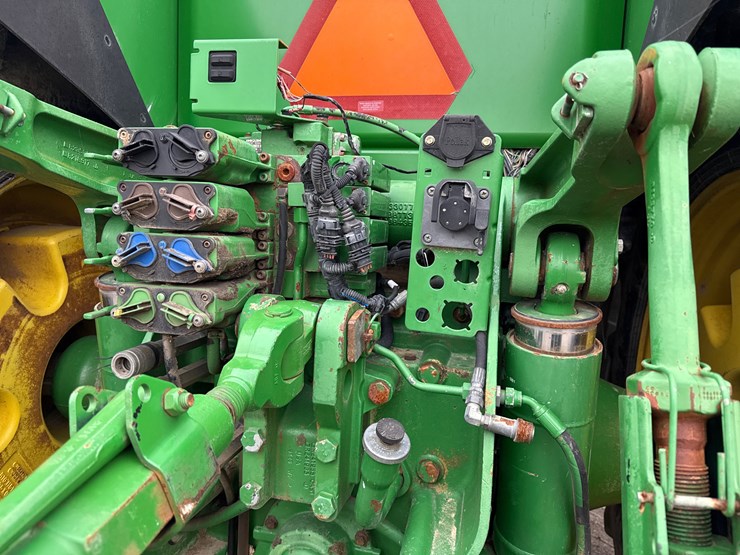 john-deere-8320r-image-10