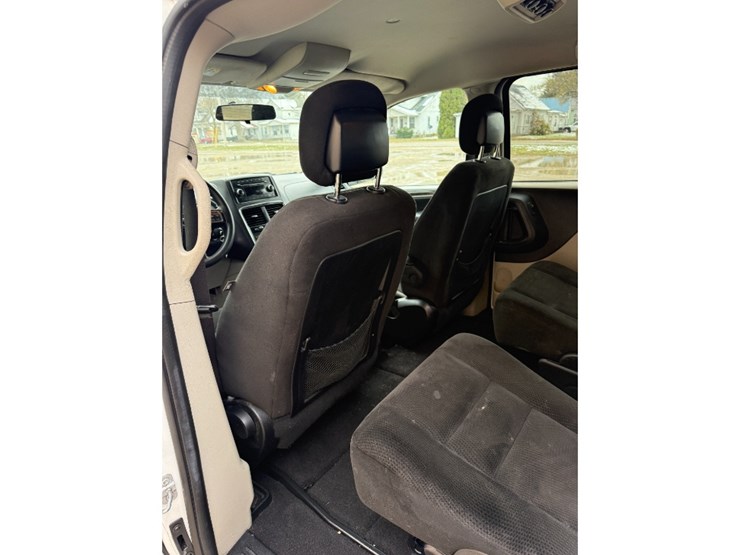 2016-dodge-grand-caravan-image-18