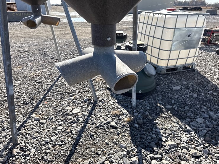 #22610-•-boss-buck-~600lb-gravity-float-feeder-image-5